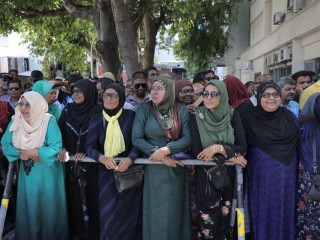 ސުޕްރީމް ކޯޓުކައިރީގައި މީހުން އެއްވެފައި