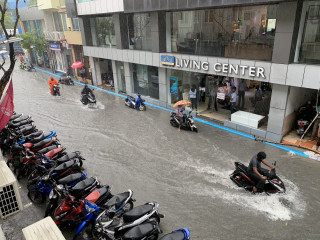 Motorcyclists drive on flooded streets in Male\'