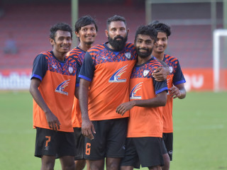 އީގަލްސް ކުޅުންތެރިން ލަނޑު ޖެހުމަށްފަހު އުފާ ފާޅުކުރަނީ