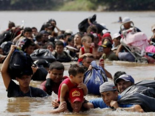 ރެފިއުޖީން ތިބީ އެމެރިކާގެ ސަރަހައްދީ ރޮނގާއި 1000 މޭލަށް ދުރުމިނުގައި