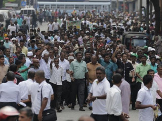 ރަނިލްއަށް ތާއީދުކޮށް ލަންކާގައި ބޮޑު ހިނގާލުމެއް