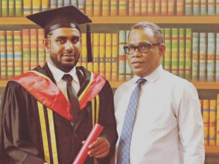އަބްދުއްރަހީމް އޭނާގެ ދަރިފުޅު ފައިސަލްއާއިއެކު