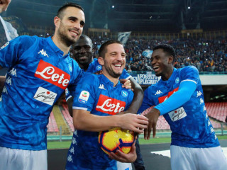 ނަޕޯލީ ކުޅުންތެރިން ލަނޑު ޖެހުމަށް ފަހު އުފާ ފާޅުކުރަނީ