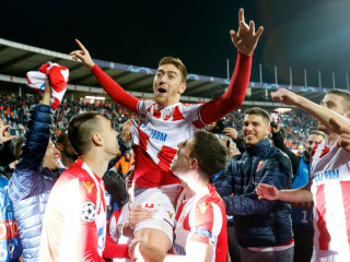 ރެޑް ސްޓާގެ ކުޅުންތެރިން އުފާ ފާޅުކުރަނީ