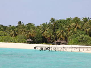 In October 2015, the police seized a large cache of weapons, including firearms and explosives, weighed down on to sediment about 42 meters in the island’s waters