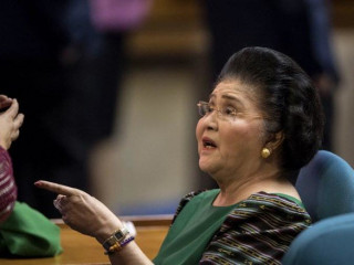 ފިލިޕީންސްގެ ކުރީގެ ރައީސްގެ އަނބިކަބަލުން އިމެލްޑާ މާކޮސް