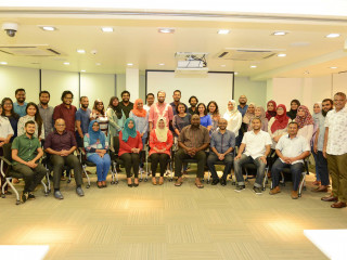 މޯލްޑިވްސް އޮސްޓްރޭލިޔާ އެލުމްނައިގެ އިސްބޭފުޅުން