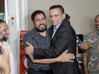 ކާނަލް ނާޒިމް މާލެ ވަޑައިގެން ޖުމްހޫރީ ޕާޓީގެ ލީޑަރ ޤާސިމްއާ އެކު