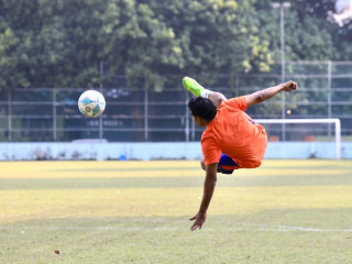 ފައިސަލް އޯވަހެޑަކުން ބޯޅަ ފައިސަލް ޖައްސަވަނީ: އޯވަހެޑެއް ޖައްސަވަން އުޅުއްވަނިކޮށް އަނިޔާވި