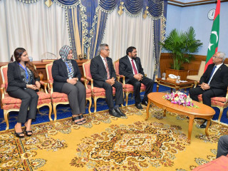 ރައީސުލްޖުމްހޫރިއްޔާގެ އަރިހަށް، ރައްޔިތުންގެ މަޖިލީހުގެ ރައީސާއި ރައްޔިތުންގެ މަޖިލީހުގެ ނައިބު ރައީސް އިޙްތިރާމުގެ ޒިޔާރަތެއް ކުރެއްވުން