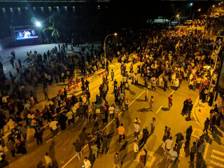 އެމްޑީޕީ ހަރުގެ ކުރިމަތީ އުފާފާޅުކުރުމަށް ބޭއްވި ހަރަކާތުގެ ތެރެއިން: -އެތަނަކީ މީގެ ކުރިން އެމްޑީޕީން އެންމެ ގިނަ މުޒާހަރާތައް ބޭއްވިތަން