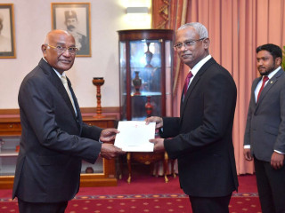 ނަސީމަށް، މަޤާމުގެ ފަތްކޮޅު ހަވާލުކުރަނީ