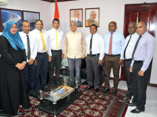 އިންޑިއާގެ އެމްބެސަޑަރު އަކީލޭޝް މިޝްރާއި އައްޑު ސިޓީގެ ކައުންސިލް މެމްބަރުން
