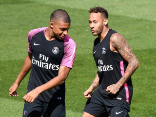 ލިވަޕޫލް މެޗް ބޯމަތިވެފައި އޮއްވާ ނޭމާއާއި އެމްބާޕޭ އަށް އަނިޔާވެއްޖެ