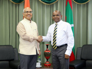 އިންޑިއާ ސަފީރާއި ފޮރިން މިނިސްޓަރު ޝާހިދު ބައްދަލުކުރެއްވުން