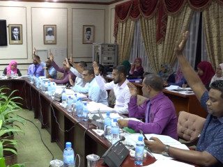 ބަޖެޓު ކޮމެޓީގައި ހިމެނޭ ޕީޕީއެމް މެމްބަރުން ހިލޭ ޑިގްރީއަށް ކިޔެވުމުގެ ބަޖެޓް ބޮޑު ކުރަން ވޯޓު ދެނީ