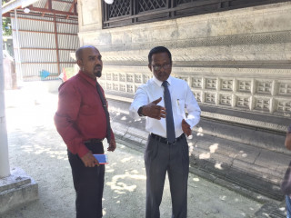 ތޯރިގު (ކ) އާއި ޝާތިރު ހުކުރު މިސްކިތުގެ ހަރިންމަ ތެރޭގައި: މިނިސްޓްރީގެ މަސައްކަތްތަކާ ހަވާލުވެވަޑައިގެންނެވި ފުރަތަމަ ދުވަހު ތޯރިގު ވަނީ މާލޭގެ ތާރީހީ ތިން ތަނަކަށް ވަޑައިގެންފައި