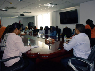 ކްލިނިކް ތަކުގެ ވެރިންނާ ހެލްތު މިނިސްޓަރ ބައްދަލު ކުރައްވަނީ