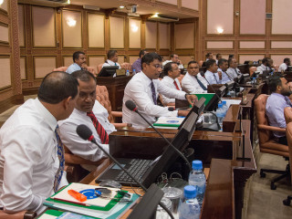 ހިޔާނާތް ބަލަން މަޖިލީހުގައި ތިބީ ހިޔާނާތް ހިންގި ކަމަށް ބުނާ މެމްބަރުން!؟