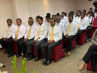 ހޮނިހިރު ދުވަހުގެ ރޭ ބޭއްވި އެމްޑީޕީގެ ގައުމީ މަޖިލީހުގެ ބައްދަލުވުމުގައި ކުރީގެ ރައީސް ނަޝީދާއި ގައުމީ މަޖިލީހުގެ އެހެން މެމްބަރުން