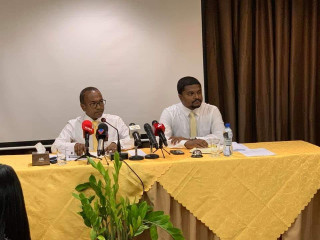 (L to R): MDP chairperson Hassan Latheef and secretary general Anas Abdul Sattar at Saturday\'s council meeting