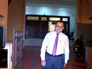 ޑިފެންސް މިނިސްޓަރު އާދަމް ޝަރީފު އުމަރު މަޖިލީހުން ނުކުމެވަޑައިގަންނަވަނީ