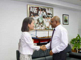 ޚާރިޖީ ވަޒީރު ޝާހިދު (ކ) ޝޯކޯ ނޯޑާ (ވ) އާއި ބައްދަލުކުރައްވަނީ