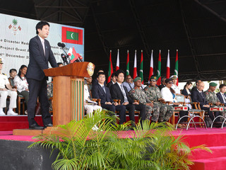 ޖަޕާނުގެ ބޮޑު ވަޒީރުގެ ހާއްސަ މުޝިރު ކެންޓާރޯ ސޮނޯރާ ވާހަކަ ދައްކަވަނީ