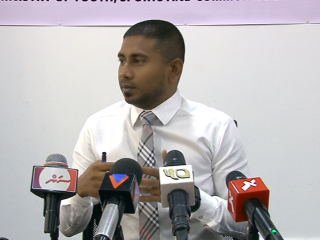 މިނިސްޓަރު މަހްލޫފް ނުސްވެރިންނަށް މައުލޫމާތު ދެއްވަނީ