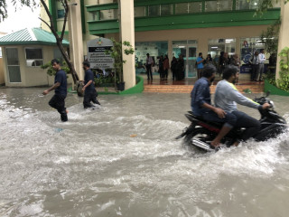 މާލޭގެ މަގެއްގައި ފެންބޮޑުވެފައި