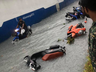 Heavy showers in capital city Malé on Wednesday had flooded streets