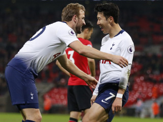 ޕްރިމިއާ ލީގު: ޗެލްސީ ބަލިވިއިރު، ޓޮޓެންހަމް އިން ފުރުސަތުގެ ބޭނުން ހިފައިފި