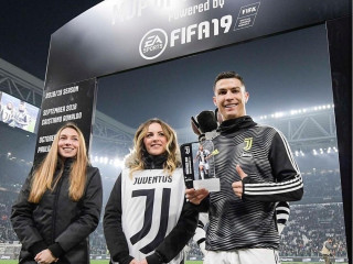 ޔުވަންޓަސްގެ އެންމެ މޮޅު ކުޅުންތެރިޔަކަށް ހޮވުނު ރޮނާލްޑޯ (ކ) އެވޯޑާ ހަވާލުވަނީ