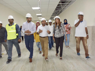Health minister Abdulla Ameen takes a tour inside Addu\'s tertiary hospital