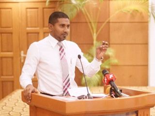 މިނިސްޓަރ މަހުލޫފް ޖަލްސާގައި ވާހަކަ ދައްކަވަނީ