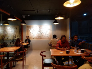 ގްލޯރިއާ ޖީންސްގެ ދެވަނަ އައުޓްލެޓް މާލޭގައި ހުޅުވައިފި