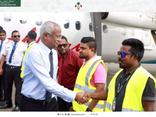 ގއ. ގެމަނަފުއްޓަށް ކުރެއްވި ދަތުރުފުޅު ނިންމާލެއްވުމަށް ފަހު މިއަދު ހެނދުނު ރައީސް އިބްރާހިމް މުހައްމަދު ސޯލިހް ވަޑައިގެންނެވި ފްލައިޓުން ވެލާނާ އިންޓަނޭޝަނަލް އެއާޕޯޓަށް ފައިބާވަޑައިގެން ބޭފުޅުންނާ ސ