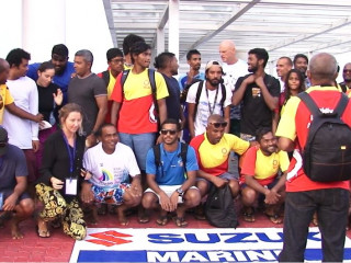ދިގު ފެތުމުގެ ބައިވެރިން ފޮޓޯ އަކަށް ހުއްޓިލައިގެން