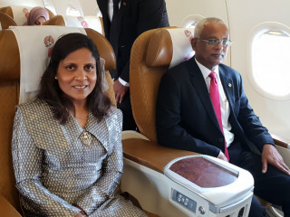 ރައީސް އިބްރާހިމް މުހައްމަދު ސޯލިހް އާއި އަނބިކަނބަލުން ފަޒުނާ އަހްމަދު މަތިންދާ ބޯޓްގައި