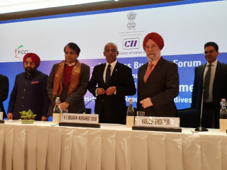 ރައީސް ސާލިހު އިންޑިއާގެ ވިޔަފާރިވެރިންނާއި ބައްދަލުކުރެއްވަނީ.