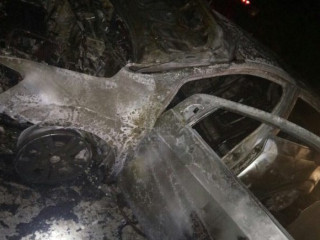 އައްޑޫސިޓީގައި ދުއްވާފައި ދިޔަ ކާރެއް އަނދާ ހުލިވެއްޖެ