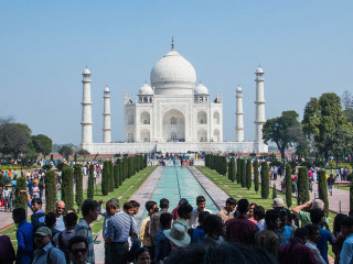 ތާޖް މަހަލްއިން ނަގާ ފީ ބޮޑުކޮށްފި