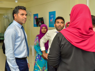 ނައިބު ރައީސް އަތޮޅުތެރެއަށް ކުރެއްވި ދަތުރުފުޅެއްގައި ހޮސްޕިޓަލަށް ޒިޔާރަތް ކުރެއްވުން