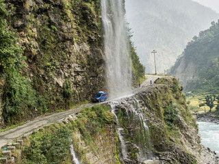 ނޭޕާލްގެ ފަރުބަދައެއް މަތިން ބަހެއް ވެއްޓި 21 މަރު