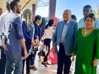 ރައީސް މައުމުންގެ ދެކަނބަލުން އިންޑިއާއަށް ފުރައިވަޑައިގެންނެވުން