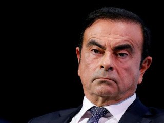 ނިސާންގެ ކުރީގެ ޗެއަރމަން ކަރލޯސް ގޯން