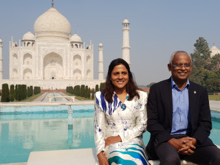 ދުނިޔޭގެ އެންމެ މަގުބޫލު ލޯބީގެ ބިނާގައި ރައީސްގެ ދެކަނބަލުން