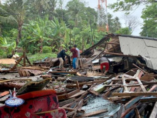 އިންޑޮނޭޝިއާއަށް ސުނާމީ އަރައި ގެއްލުން ވެފައި