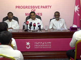 Former President Abdulla Yameen (c)