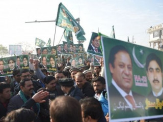 ނަވާޒްޝަރީފްގެ ސަޕޯޓަރުން މުޒާހަރާ ކުރަނީ